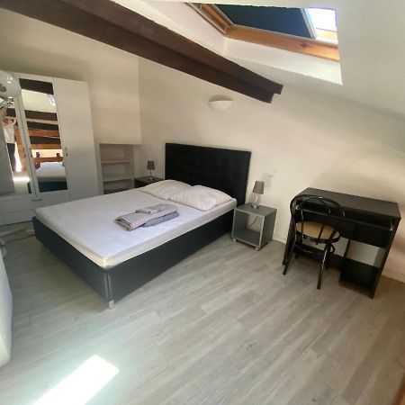 Le Cocon D'Avignon - T2 Duplex 40M2 - Centre Historique Intra Muros- Wifi Climatisation المظهر الخارجي الصورة